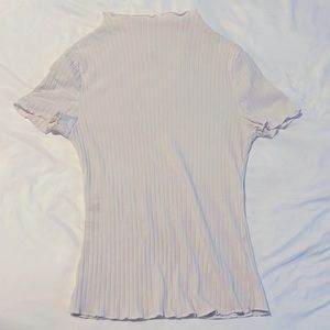 Rubbed white shirt with ruffle edge